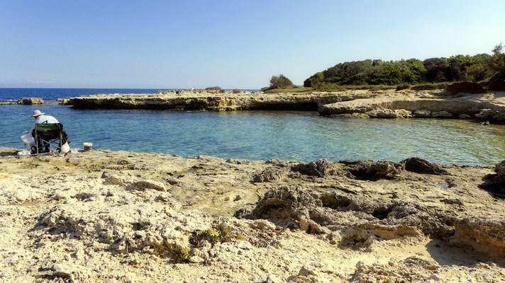 Angler am Strand Baia dei Turchi bei Otranto