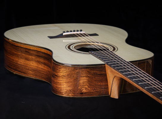 Gitarre aus Madagaskar Palisander, gefertigt von Lukas Kowalski http://www.lukas-kowalski.com/