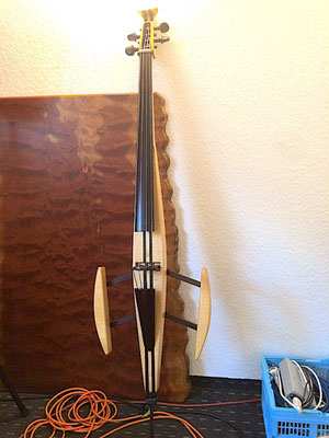 E-Cello aus Ahorn und Wenge - www.bernd-oetzmann.de