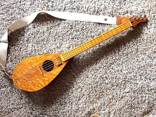 Blues Gitarre aus Ahorn und Mahagoni - www.bernd-oetzmann.de