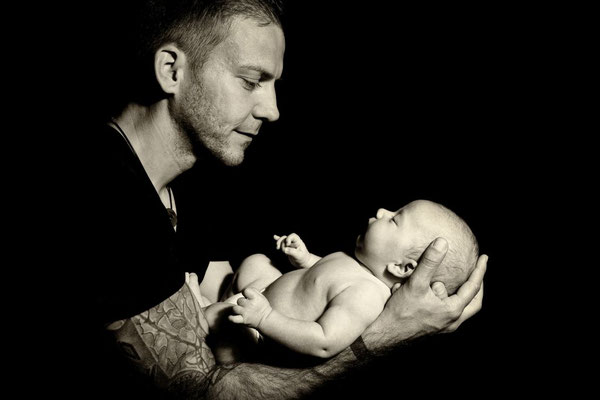 Babyfoto mit Vater im Studio
