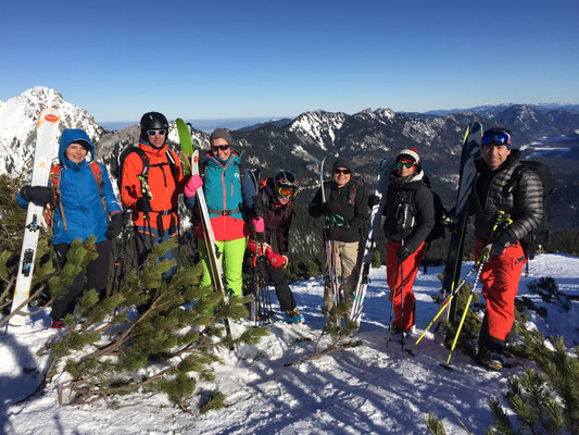 Tourengruppe am Skigipfel Scheinbergspitze, Ammergauer Alpen