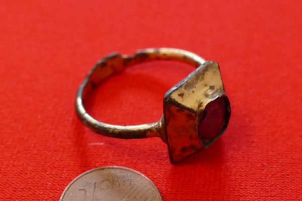 mittelalterlicher Fingerring; Bronze/Feuervergoldet