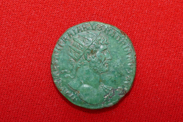 Bronzemünze von Kaiser Hadrian (117-138 n.Chr.) - Nominal: Dupondius (=2 Asse) - Ansicht: Kaiser Hadrian mit Strahlenkrone 