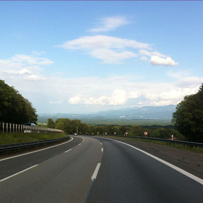 Meine Lieblingsautobahn! Runter vom Irschenberg, den Süden in Sicht!