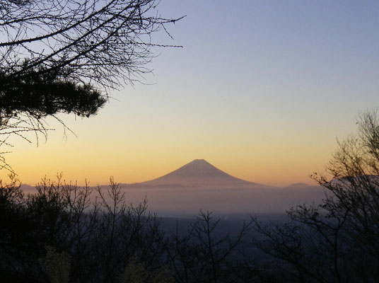 夜明け前の富士山－定番の真ん中構図