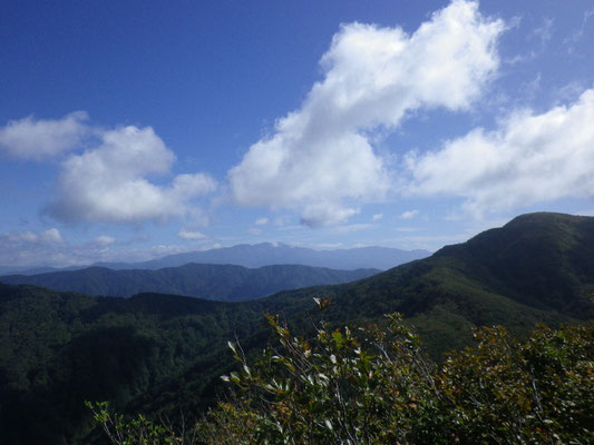 小大日山から白山を望む