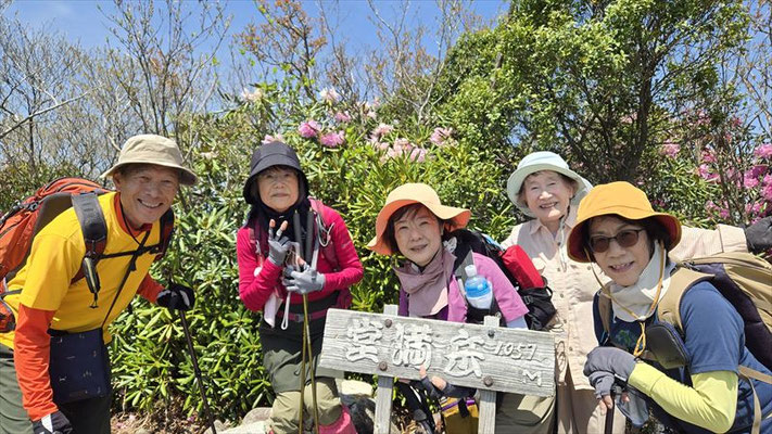 堂満岳山頂にて