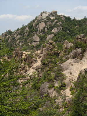 ここは岩の山？
