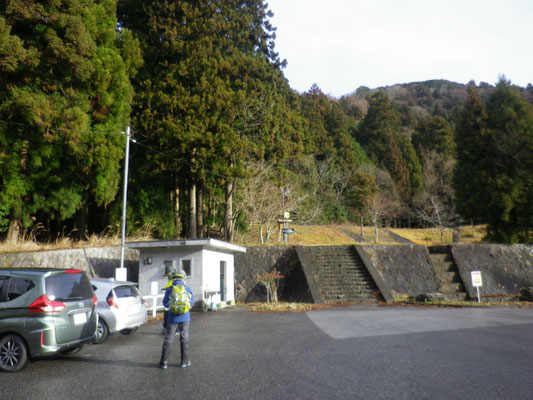 佐目自然公園駐車場－きれいなトイレもある