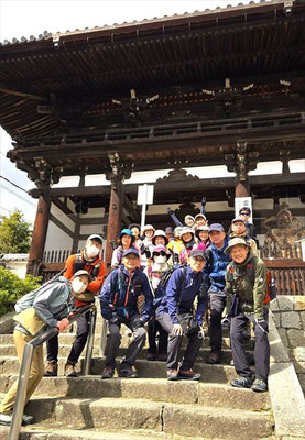 3/15　出発地の当麻寺山門にて