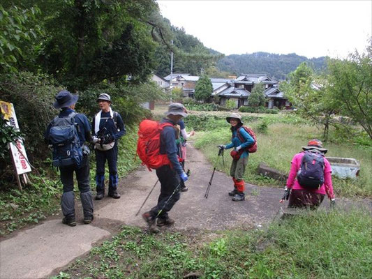 ゲート下山口