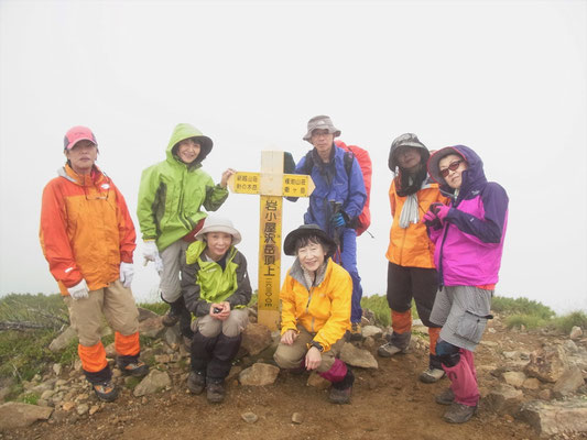 岩小屋沢岳(2,630m)山頂にて
