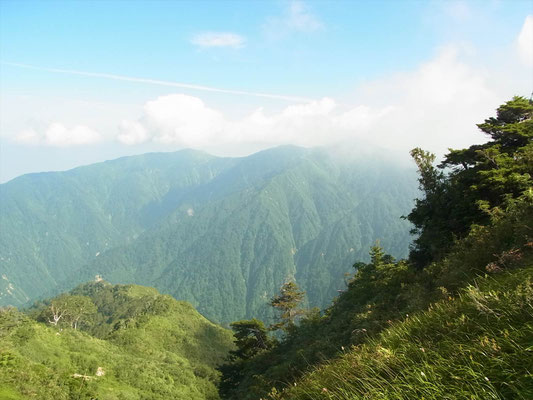 左手に僧ケ岳、駒ケ岳の山並み