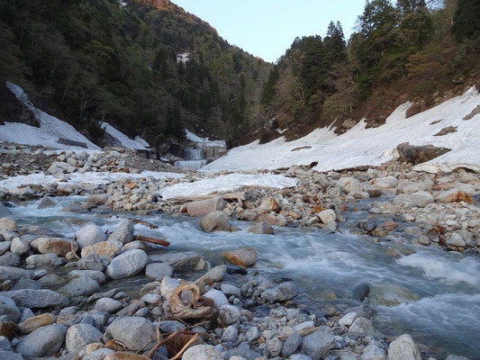 白萩川へ下山