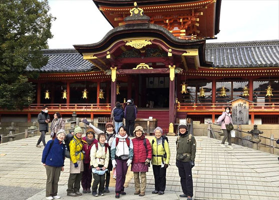 石清水八幡宮本堂前にて