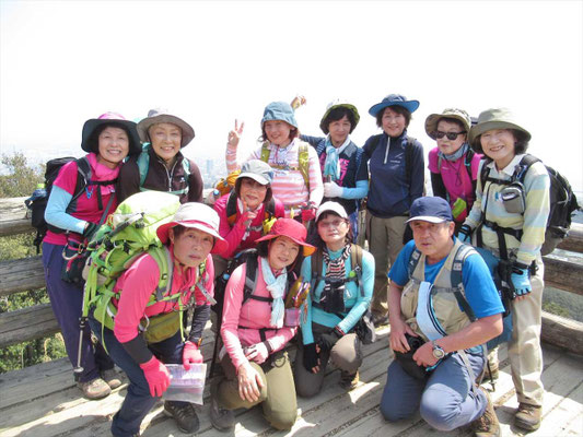 栂尾山(274m) 頑張って登った割りには標高は低い