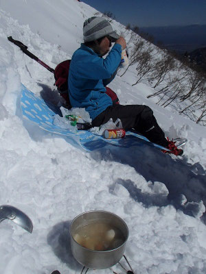 山頂付近でゆっくり昼食