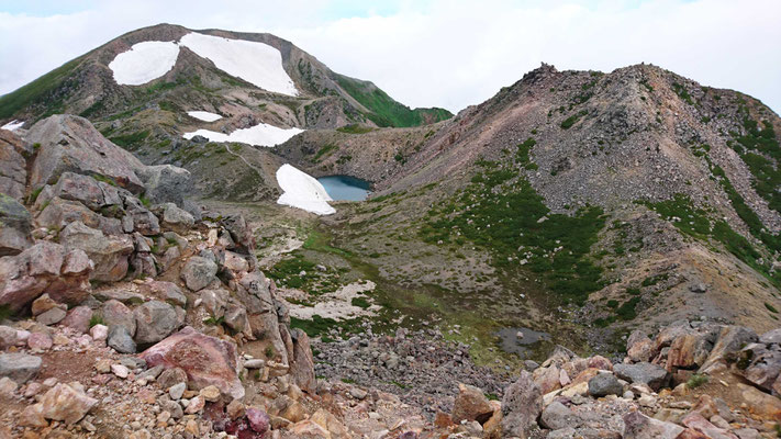 白山山頂から右、剣ヶ峰。　左、大汝山