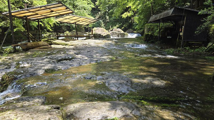 百畳岩もこの通り冠水中　この先通行止め