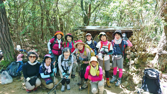 岩倉山山頂(488.4m)にて