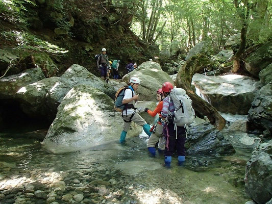 いよいよ遡行開始、３つの班に分かれて出発です