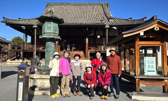 総持寺本堂前で