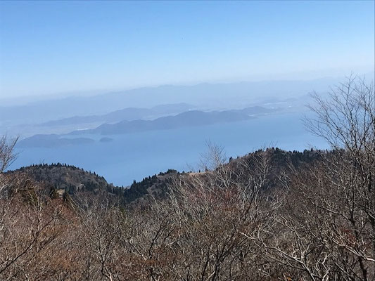 琵琶湖と滋賀の山々