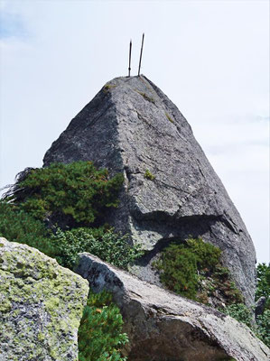 信仰のお山、「二本の剣」