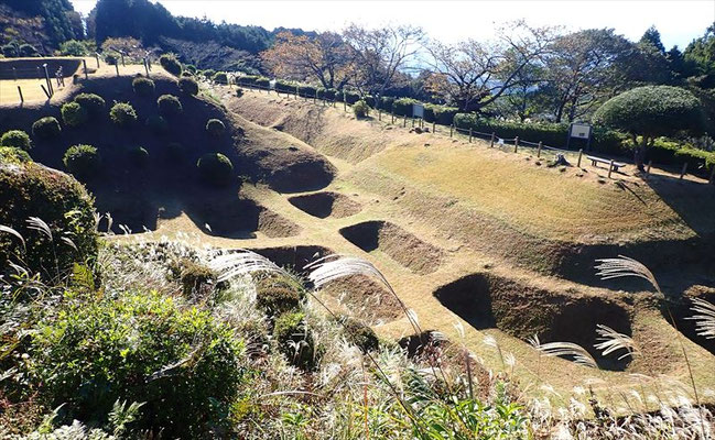 山中城址、西の丸から障子堀を見る
