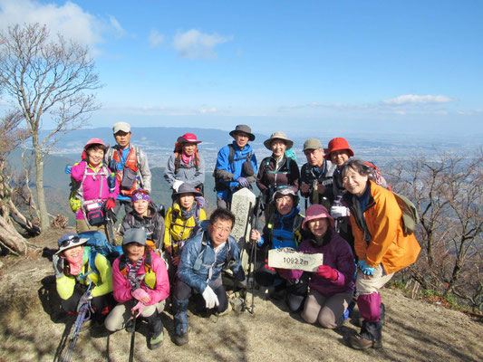 釈迦ケ岳三角点(1,092.2m)にて