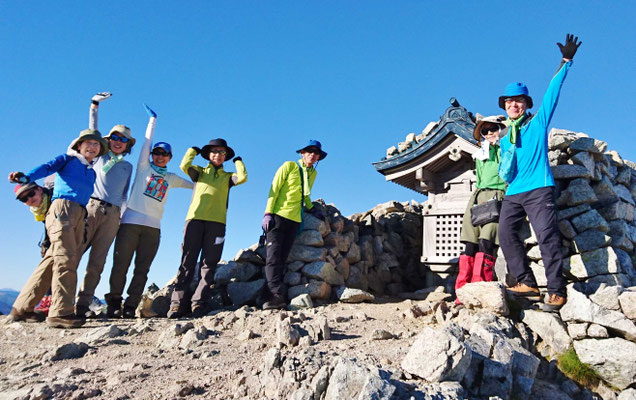 9/14 別山南峰(2,874m) 祠前にて