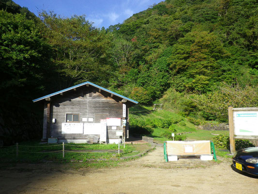 福定親水公園駐車場とトイレ、テント泊もできる