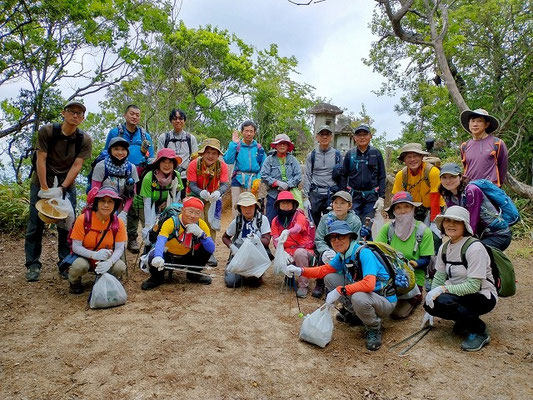 竜王山で集合写真。