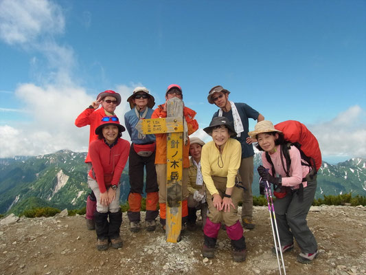 9時55分,針ノ木岳(2,820.6m)山頂に立つ