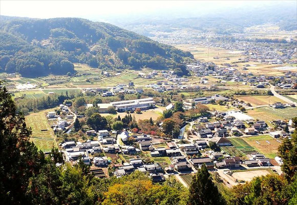 10/23  展望台から。長野県佐久市にある龍岡城五稜郭が見えます。