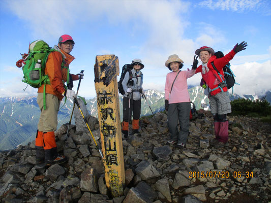 6時35分,赤沢岳山頂(2,677.8m)に到着