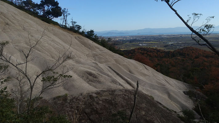 花崗岩の風化した山肌が美しい白坂