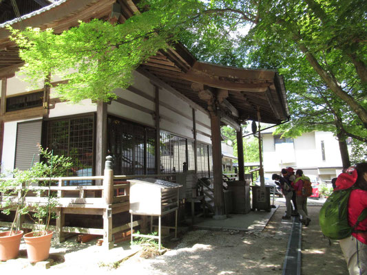 塩尾寺(えんぺいじ)に到着 ここからは、舗装路歩きです