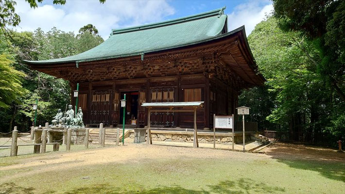 上醍醐に入ります。餅を持つ時間を競う行事でおなじみの五大堂