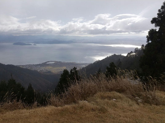 北比良峠から麓と琵琶湖を望む