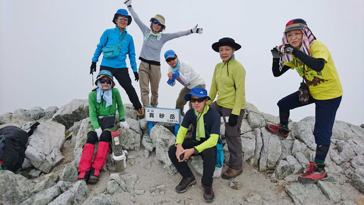 9/13 真砂岳山頂(2,861m)にて ガスに包まれて