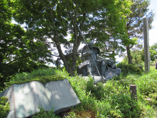賤ケ岳山頂の武将像