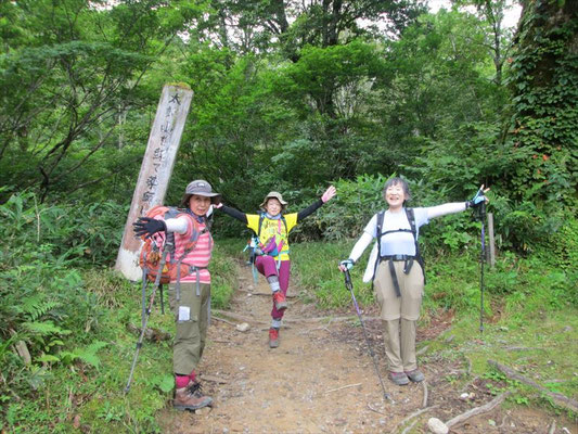 9時過ぎ折立に下山。天気良く笑顔です