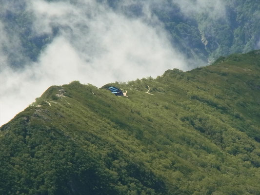針ノ木岳山頂から船窪の小屋をアップ(もう一度行きたいな)