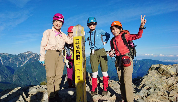 五龍岳山頂(2,814m)にて。始まりはここからですよ
