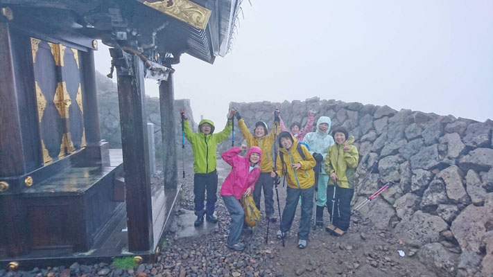山頂、白山奥宮到着