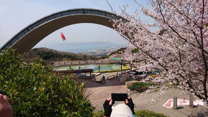 須磨浦山上遊園からは、明石海峡大橋も見える
