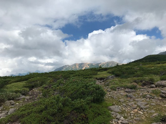 やっと着きました。雲の平の入り口、水晶岳が見えてきました。