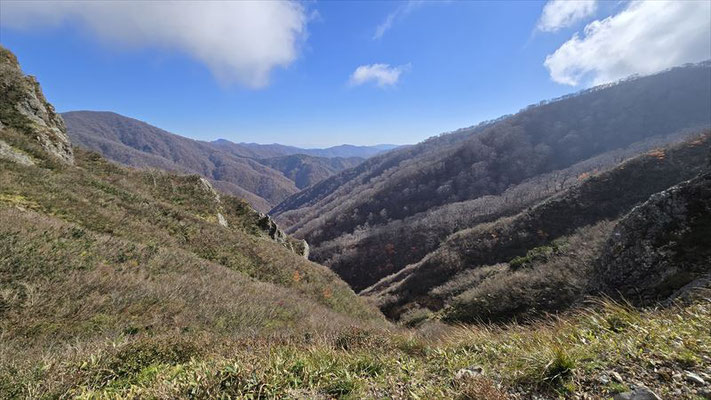 峠まで行くと岐阜県側の山々が見えます